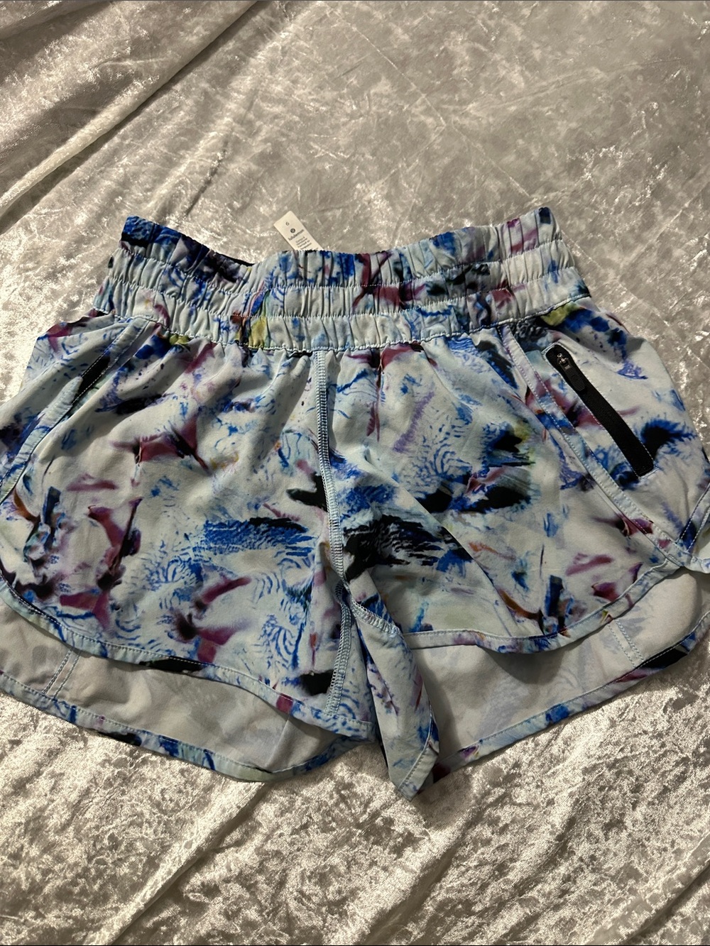 Lululemon Hotty Hot Short II Long 4" size 6